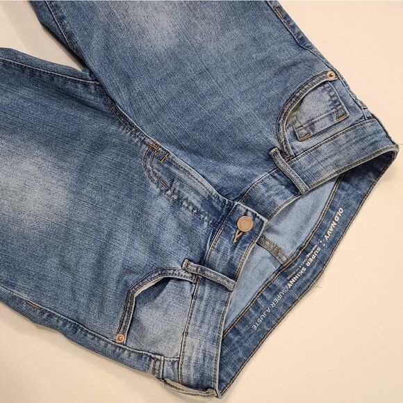 Old Navy Skinny Washed Out Jeans - Picture 5 of 9
